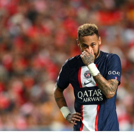  内马尔在阿森纳比赛中战术调整，惊险取胜引发热议！-爱游戏